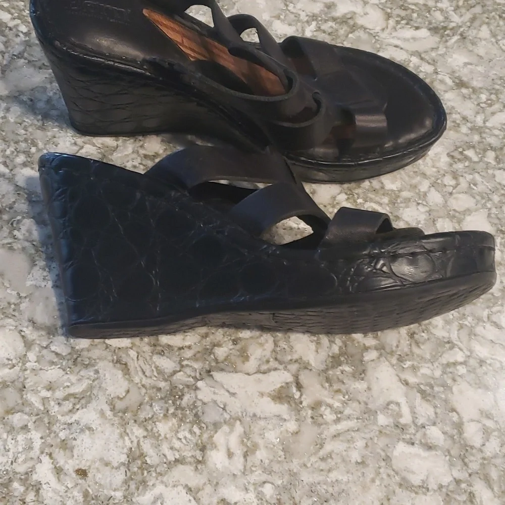 Born Black leather Wedge slide sandal